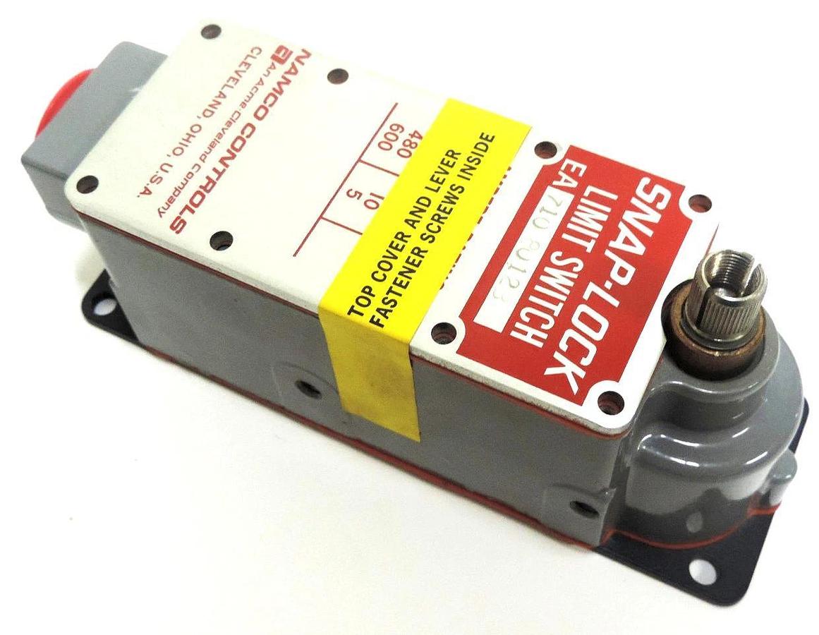 Used NIB NAMCO CONTROLS EA710-80128 SNAP-LOCK LIMIT SWITCH EA71080128