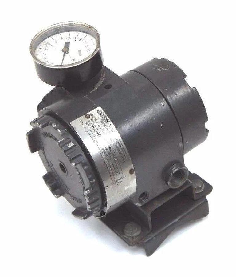 Used CASCADE AUTOMATION 3311DS1J1B2 PRESSURE TRANSMITTER W/ GAUGE