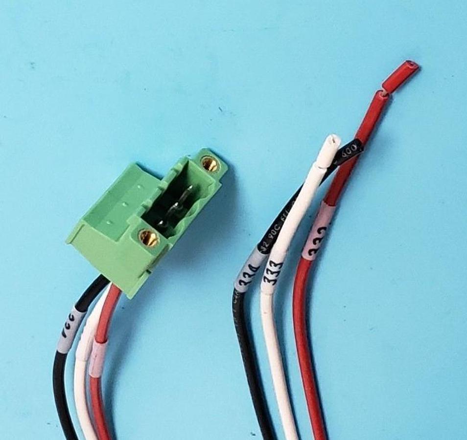 Used LOT OF 25 NEW WEATHERFORD 2063870 VSD-AMP, AI 2 , 3 1 TO IP CABLE ASSEMBLIES