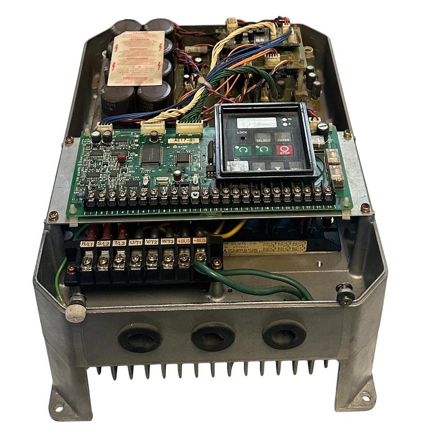 Used ALLEN BRADLEY 1333-CAB /D+ ADJUSTABLE FREQUENCY AC DRIVE 5HP 3PH 50/60Hz USNP