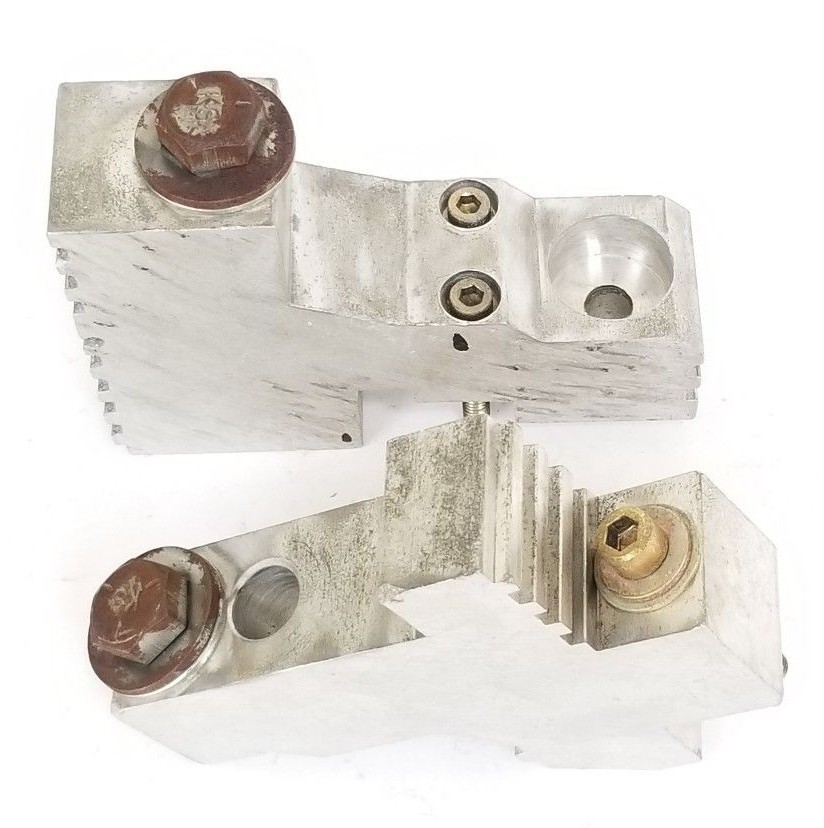 Used LOT OF 2 LUGS FOR SYLVANIA SKM31200