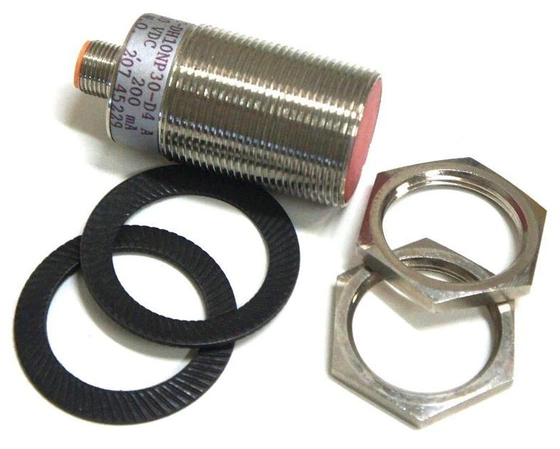 Used NEW ALLEN BRADLEY 872C-DH10NP30-D4 INDUCTIVE PROXIMITY SENSOR SER A 10-30VDC