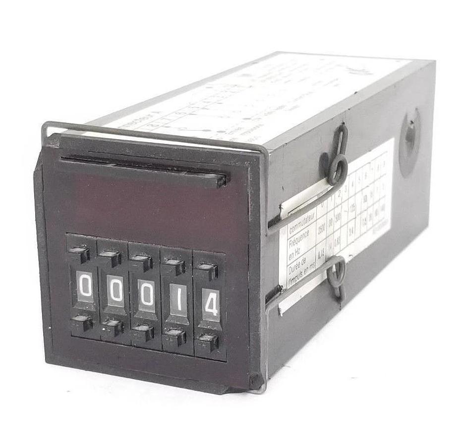 Used IVO INDUSTRIES KNE631.130B78BZ94 COUNTER 8110696/+680, 220VAC, KNE631130B78BZ94