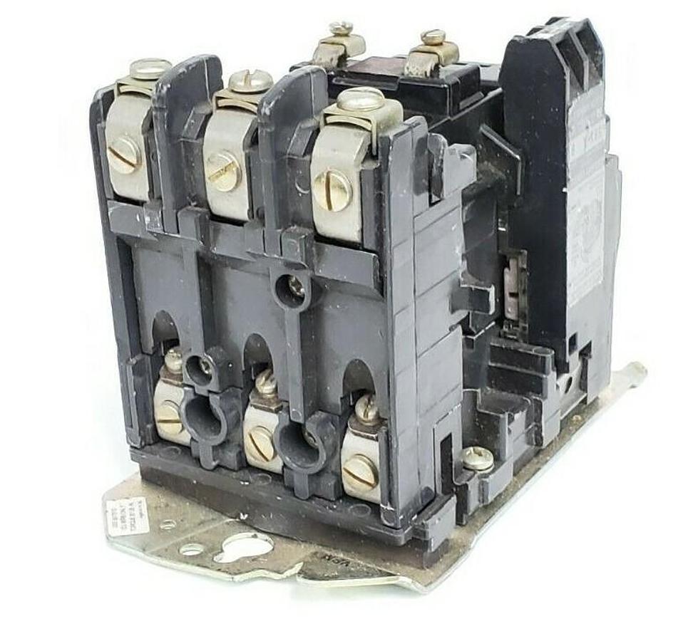 Used ALLEN BRADLEY 500F-BOD93 CONTACT STARTER SER. B, CB236 COIL (SMALL CRACK)
