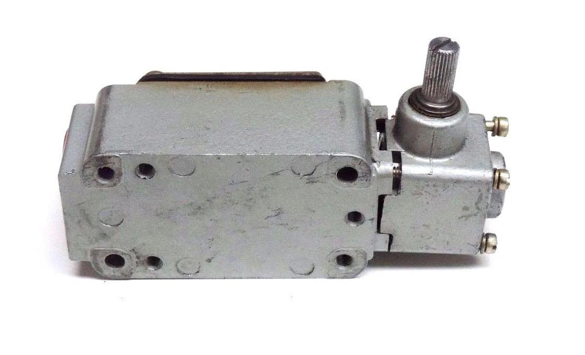 Used WESTINGHOUSE RRLB OIL TITE LIMIT SWITCH 10AMP CONT. 600 VAC. MAX.