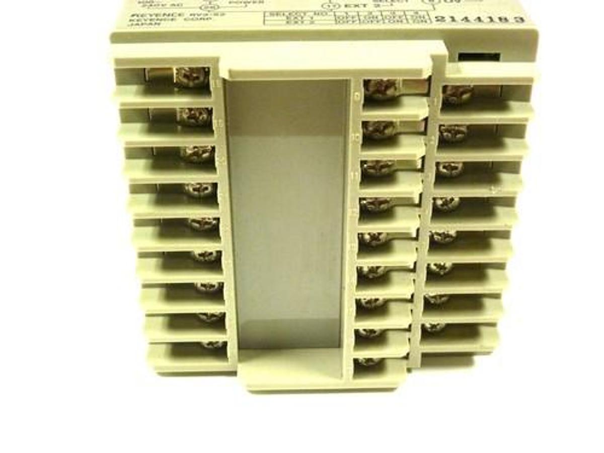 Used KEYENCE RV2-52 HIGH SPEED MULTI FUNCTION DIGITAL METER W/ RELAY RV252 NEW