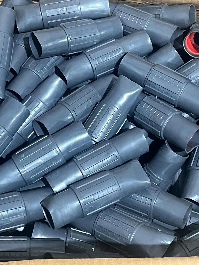 BOX OF 87 Thomas & Betts CPL3/4-G OCAL 3/4" Threaded PVC-Coated Conduit Coupling