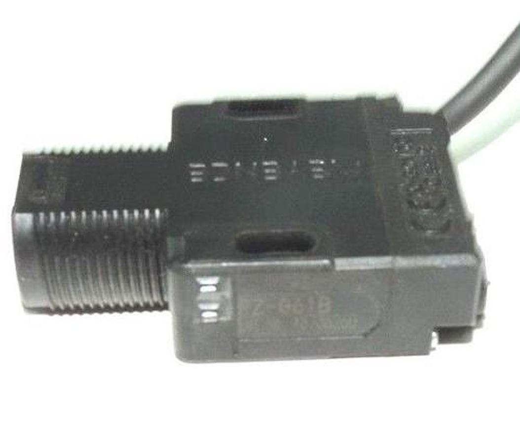 Used NEW KEYENCE CORP PZ-G61B PHOTOELECTRIC SENSOR 4.2METER RANGE 10-30VDC PZG61B