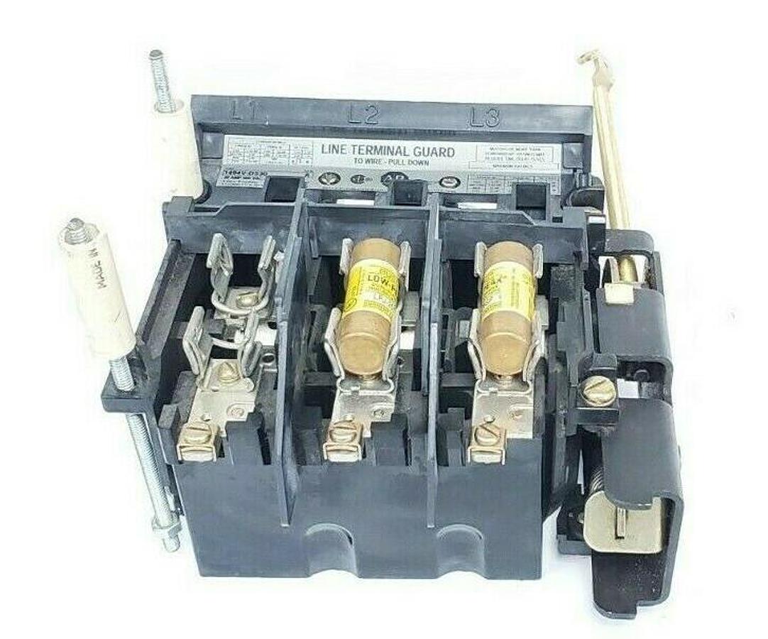 Used ALLEN-BRADLEY 1494V-DS30 TERMINAL GUARD DISCONNECT SWITCH W/ 1494V-FS30 BLOCK