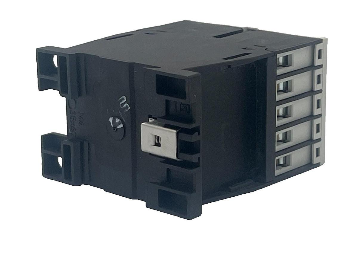 Used EATON DIL M12-10 / XTCE012B10 3-Pole IEC CONTACTOR XT IEC 12A 220V 50Hz NSNP