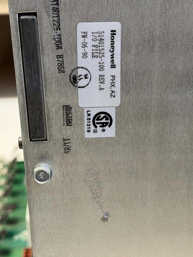 Used HONEYWELL 51401525-100 Rev A 15-Slot Chassis w/ (13) Digital & (2) Analog Module