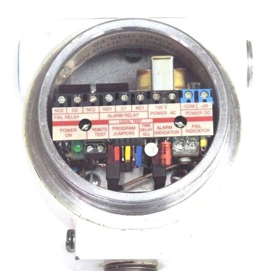NEW EAGLE GENELCO GPE1AG0080P TRANSMITTER 120VAC 5S 30VDC 1000PSI MAX 11" STEM