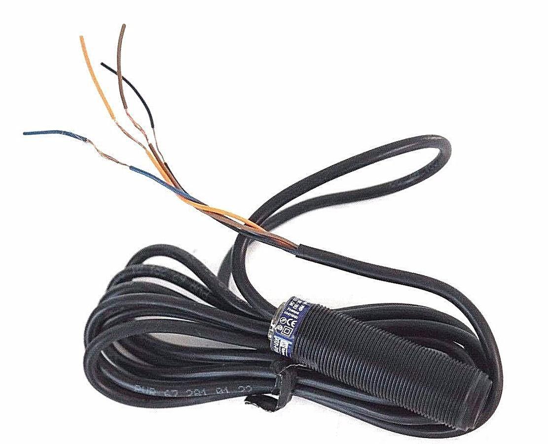 Used NEW TELEMECANIQUE XU1-P18PP340 PHOTOELECTRIC SENSOR 072750 XU1P18PP340