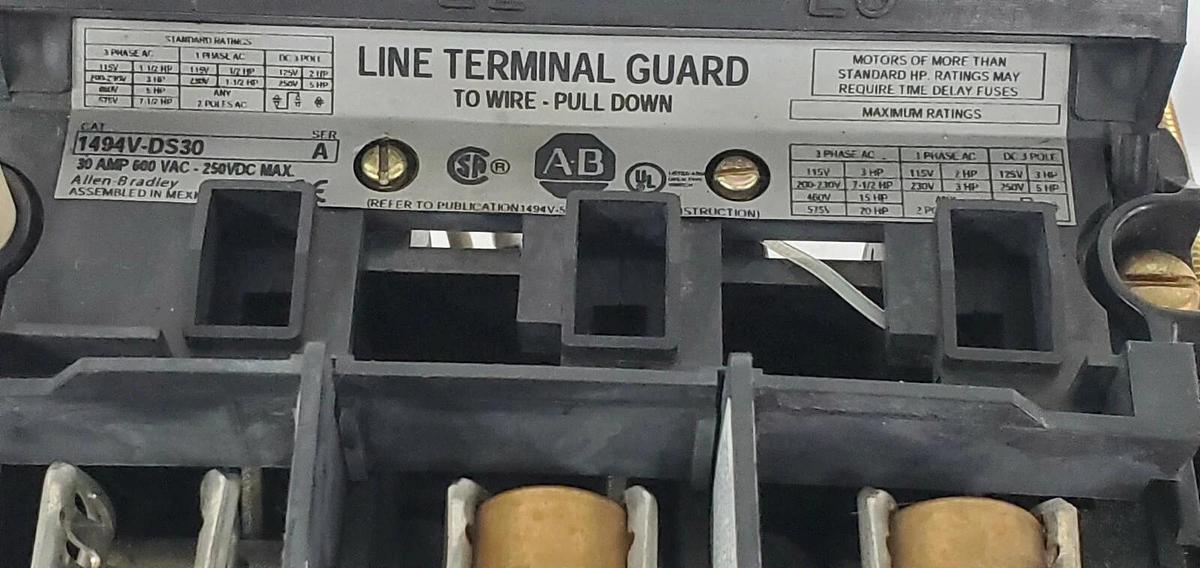 Used ALLEN-BRADLEY 1494V-DS30 TERMINAL GUARD DISCONNECT SWITCH W/ 1494V-FS30 BLOCK