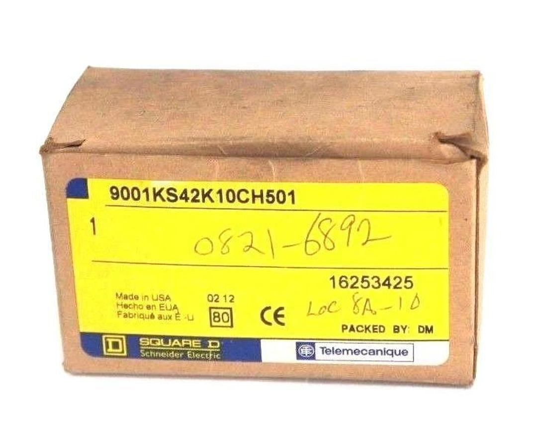 Used NIB SQUARE D 9001KS42K10CH501 SELECTOR SWITCH W/ 501CH KEY