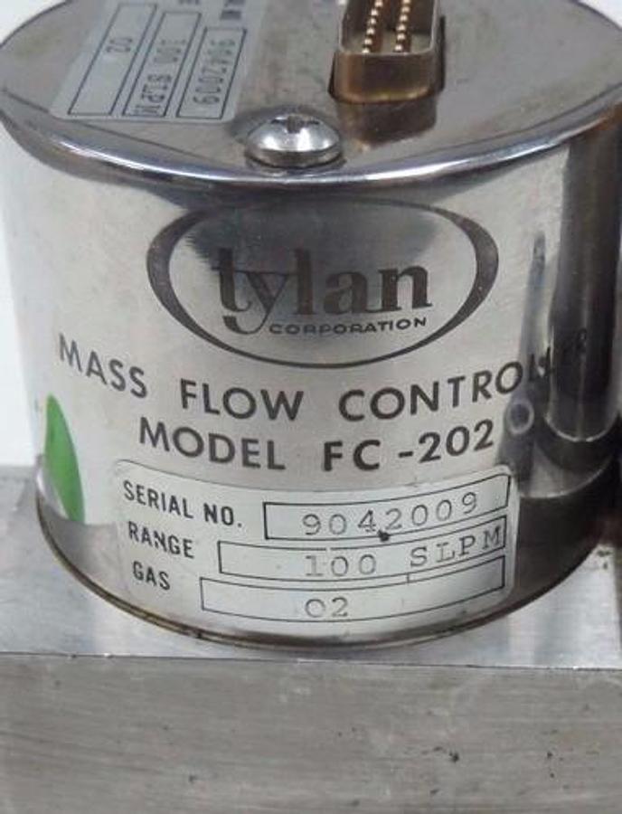 Used TYLAN FC-202 MASS FLOW CONTROLLER 150 PSIG MAX, RANGE: 100 SLPM, GAS: O2