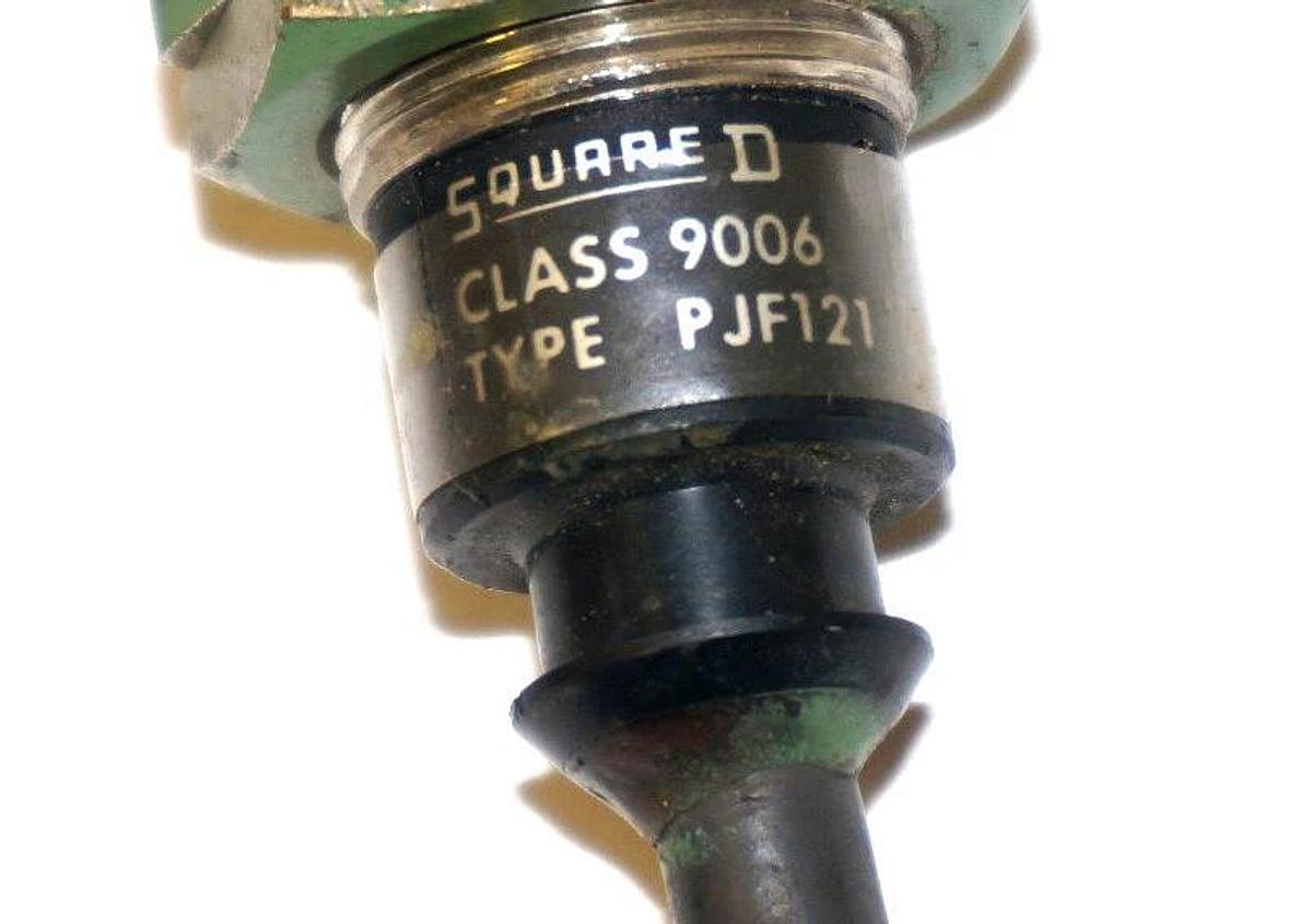 Used SQUARE D 9006-PJF121 PROXIMITY SENSOR 24-240VAC, 5-300MA, 9006PJF121