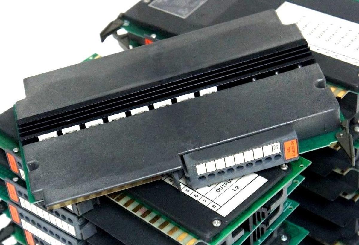 Used LOT OF 14 ALLEN BRADLEY 1771-OA (120V) AC OUTPUT MODULES SER B, 120V, 1771OA