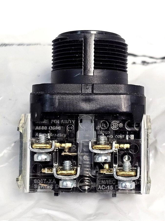 Used NIB ALLEN BRADLEY 800H-AR2A BOOTLESS FLUSH HEAD PUSH BUTTON SER. F