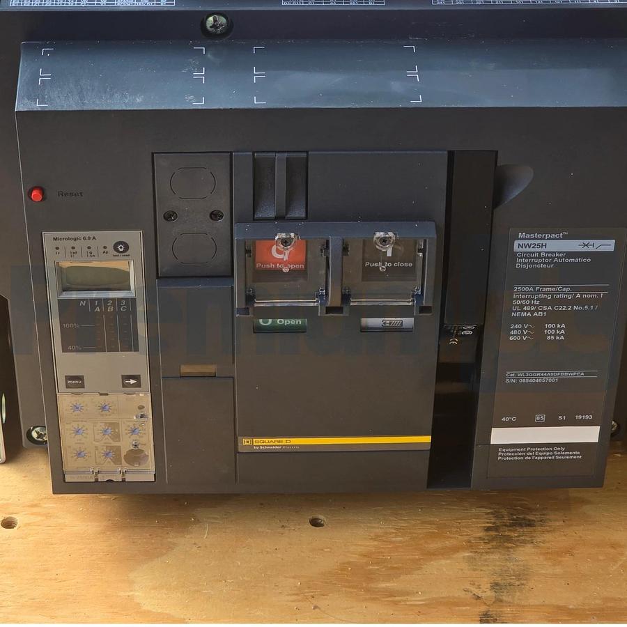 Square D WL3GGR44A9DFBBWPEA MasterPact NW25H 3P 2500A Breaker w/Micrologic Trip