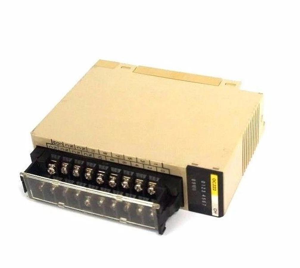 Used OMRON C200H-OC222 OUTPUT MODULE UNIT 2A/POINT, 8A/UNIT, 250VAC/24VDC