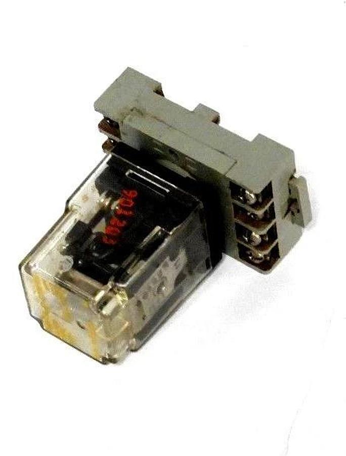 Used SQUARE D 8501-KP12 RELAY WITH DAYTON 5X852E SOCKET, 8501KP122PDT