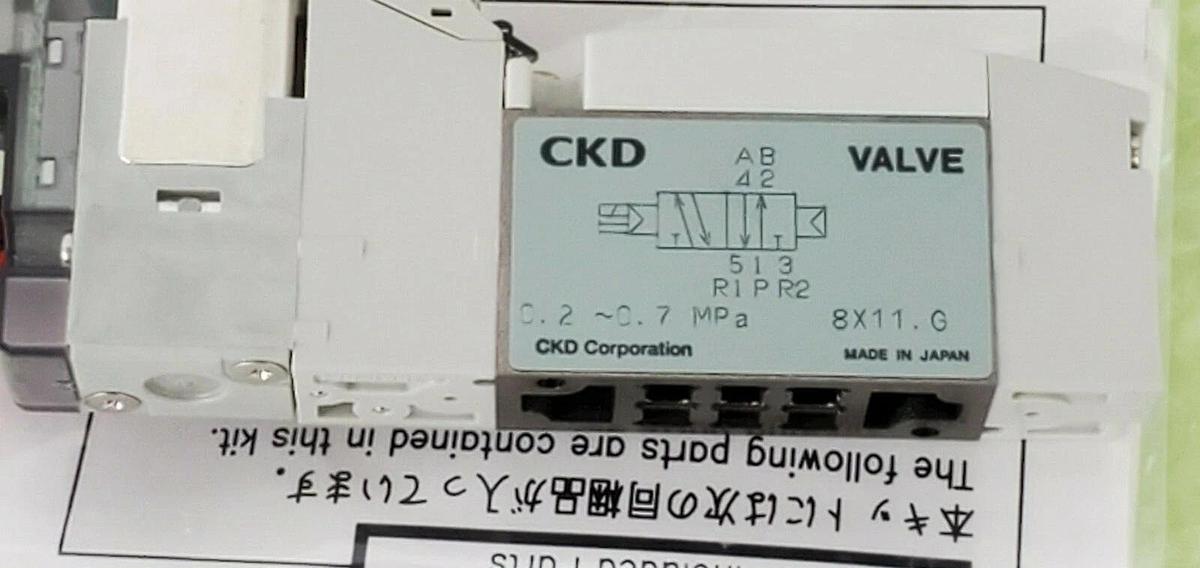 Used NIB CKD CORP. 4GB119R-00-E21-3 PNEUMATIC VALVE 4GB119R00E213