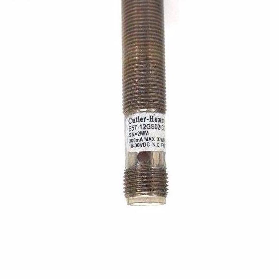 Used CUTLER HAMMER E57-12GS02-GDB INDUCTIVE PROXIMITY SWITCH W/ CSDS4A3CY2202 CABLE