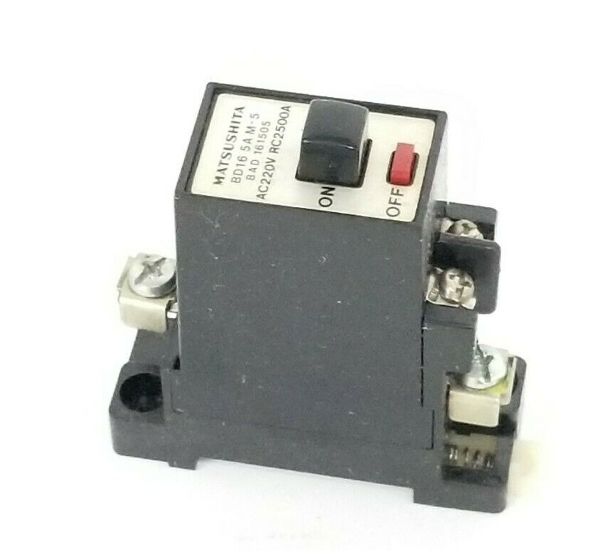 Used MATSUSHITA BAD-161505 CIRCUIT BREAKER BD16 5AM-5 AC220V RC2500A