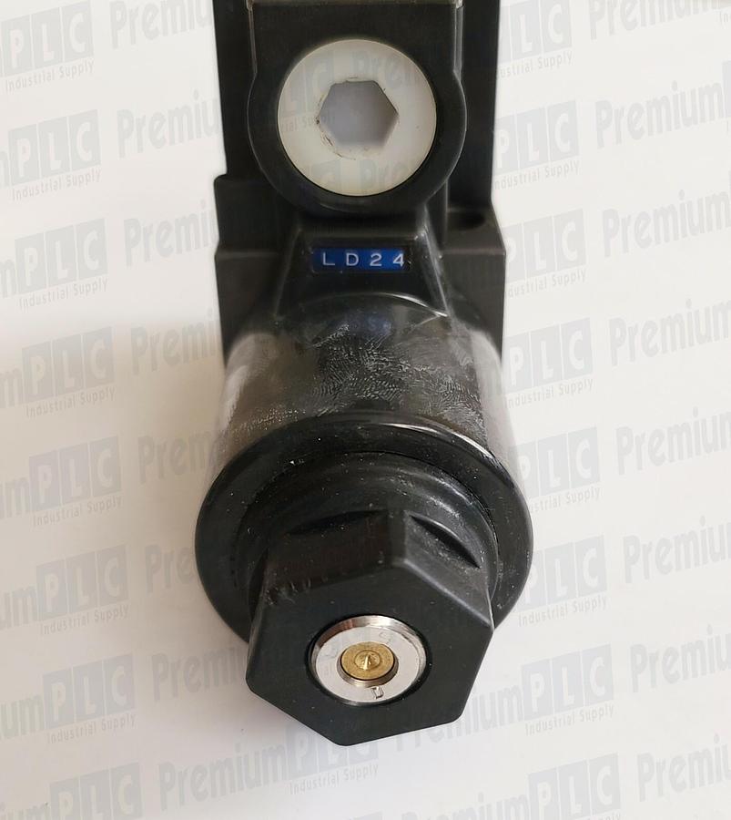 Used NEW YUKEN L-DSG-01-2B2-D24-70 DIRECTIONAL VALVE LDSG012B2D2470