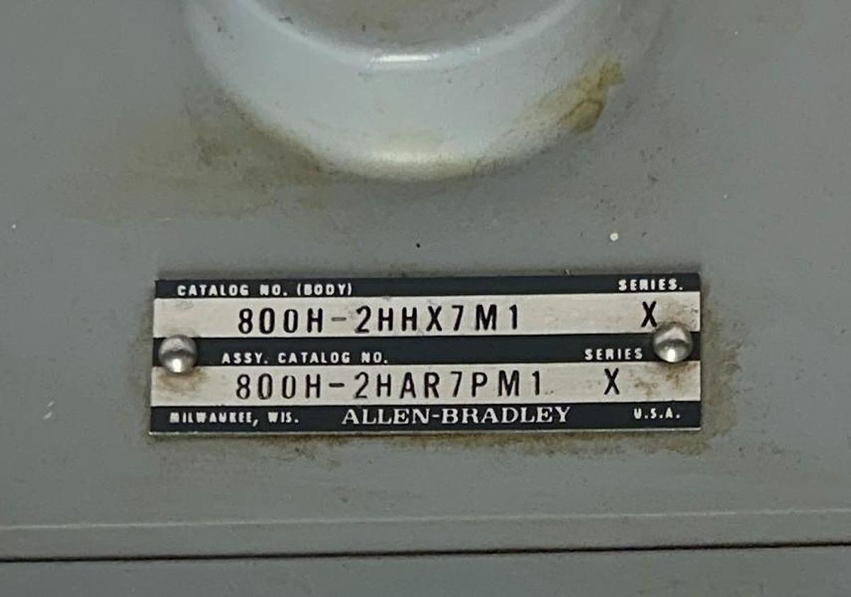 Used ALLEN BRADLEY 800H-2HHX7M1 /X BULLETIN 800H PUSHBUTTON ASSEMBLY 800H-NP30 USNP