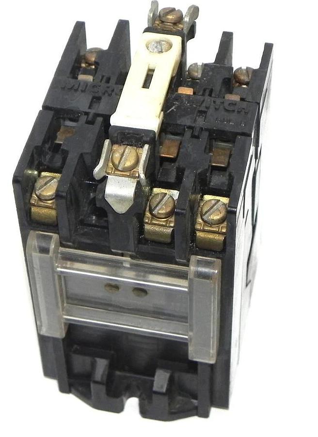 Used MICRO SWITCH RYFA30 MDL B RELAY MDLB, RYFA30, 600 VAC MAX. 10 AMP CONT