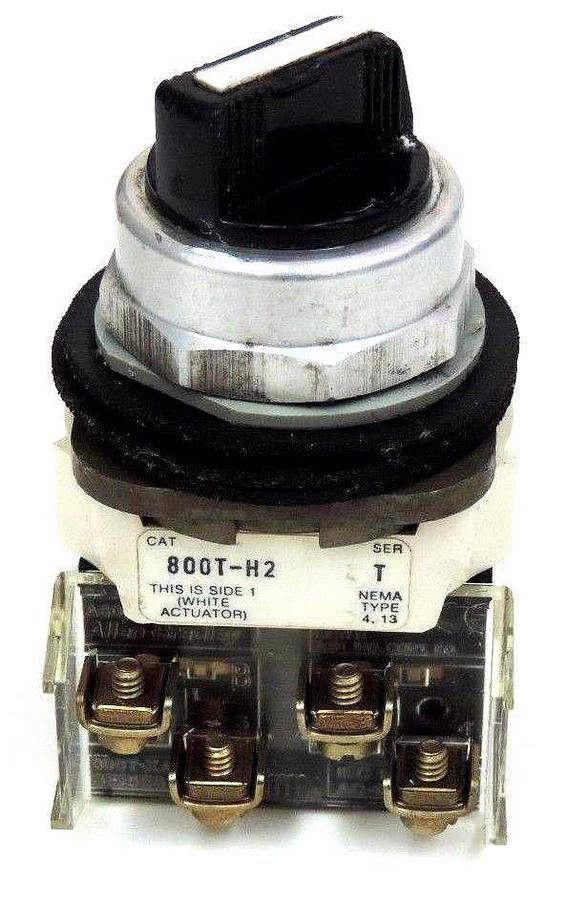 Used ALLEN BRADLEY 800T-H2 SELECTOR SWITCH SER. T W/ 800T-XA SER. D CONTACT BLOCK