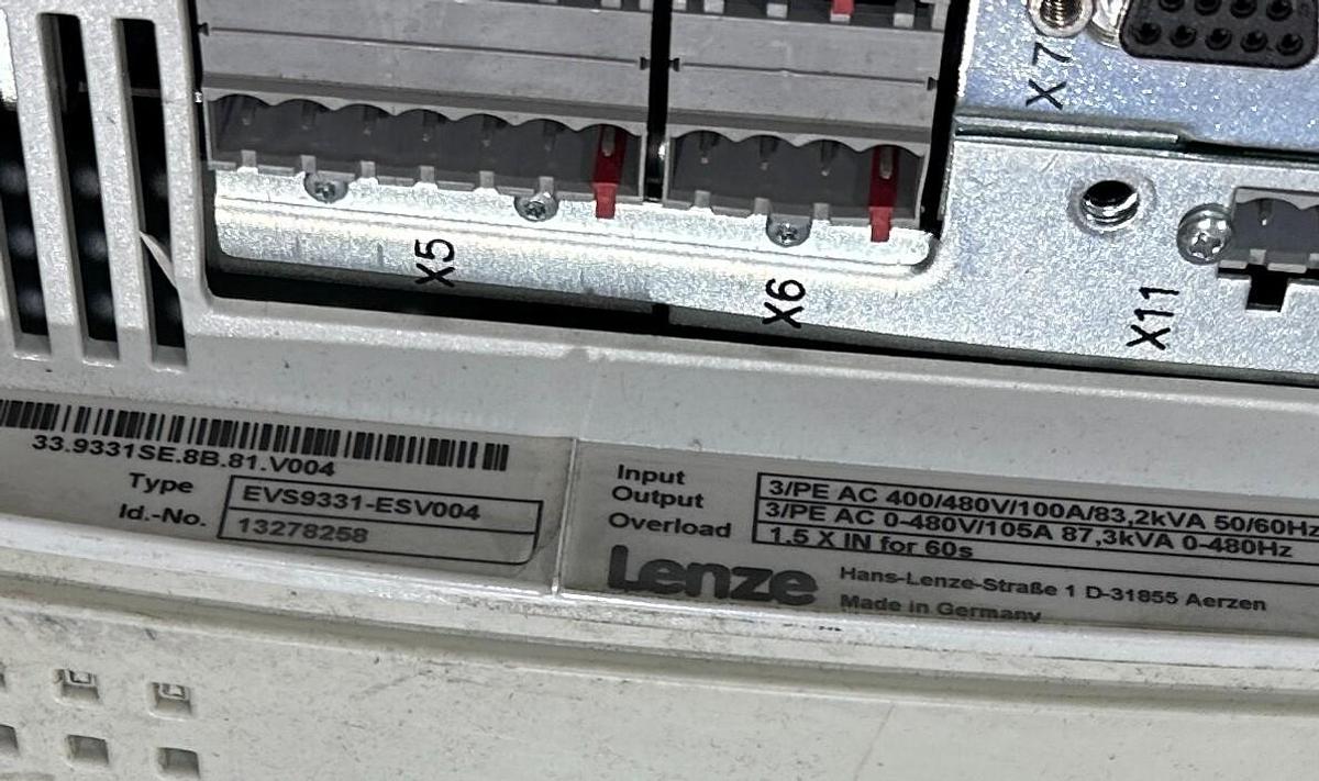 Used LENZE EVS9331-ESV004 / 13278258 SERVO DRIVE 55kW 33.9331SE.8B.81.V004 3PH USNP