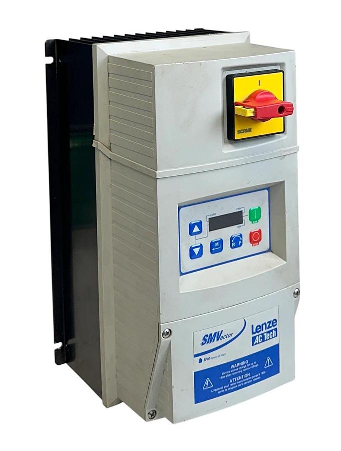 Used LENZE AC TECH ESV152N04TMC / 13374838 SMVector DRIVE 1.5kW/2HP 3PH 400-480V USNP