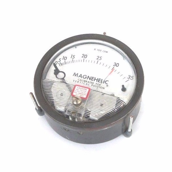Used DWYER 12-167003-00 MAGNEHELIC PRESSURE GAUGE 0-35 PSI X 100 CFM, 1216700300