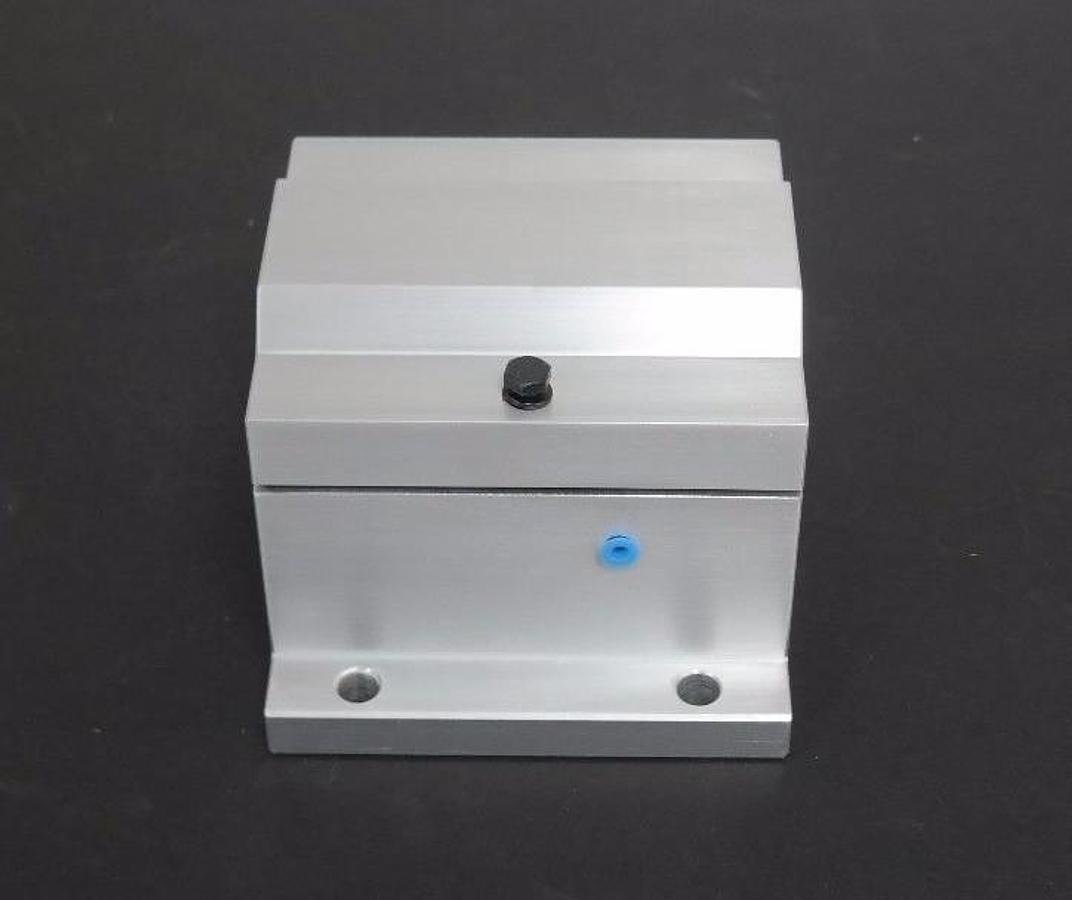 Used NEW SKF LUXD 32-2LS/AJ PILLOW BLOCK BEARING ALUMINUM HOUSING 4 BOLT 2" BORE