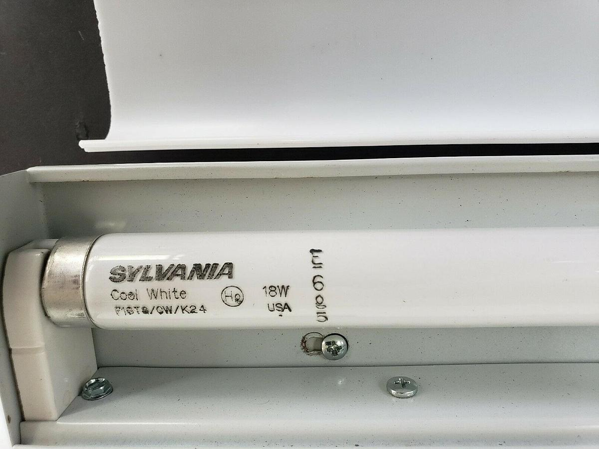 Used HOFFMAN ALF16D24R FLUORESCENT LIGHT FIXTURE, 120VAC, 60HZ, 0.35A
