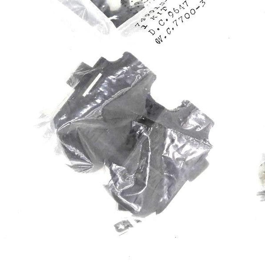 Used LOT OF 17 NEW AMP 749915-2 CABLE CLAMP KITS 7499152