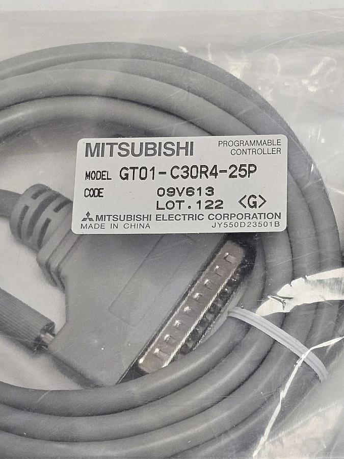 Used NEW MITSUBISHI GT01-C30R4-25P RS422 COM CABLE GT01C30R425P 3M LENGTH