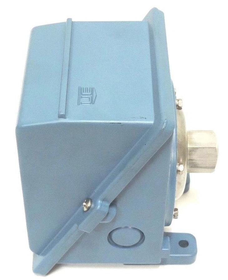 NEW UNITED ELECTRIC TYPE J403 MODEL 555 PRESSURE SWITCH J403555 RANGE: 0-100 PSI