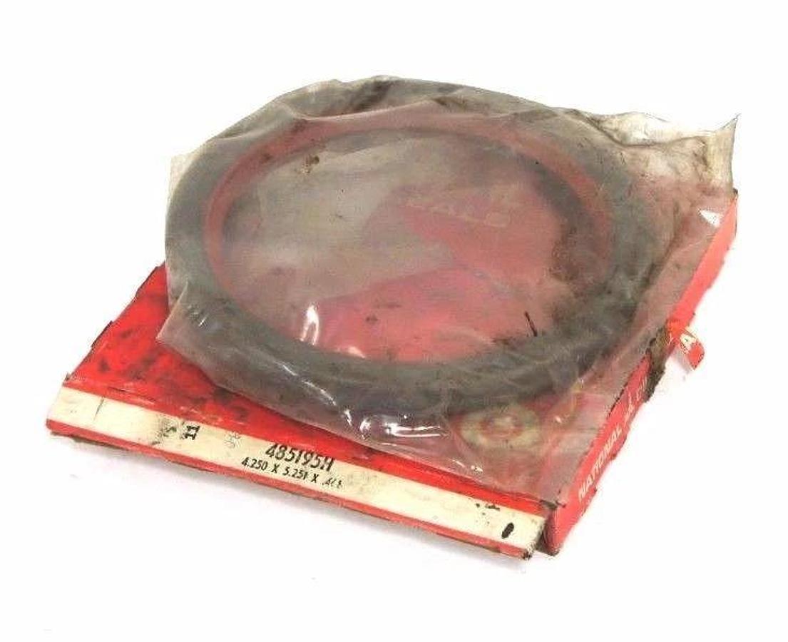 NIB NATIONAL FEDERAL MOGUL 485195H OIL SEALS 4.250" X 5.251" X 0.469"