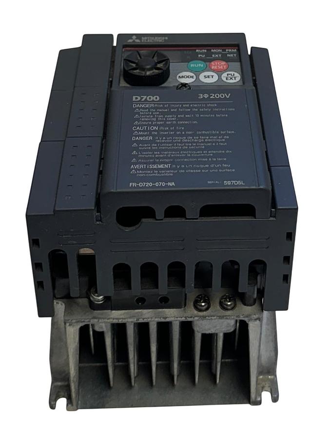 Used MITSUBISHI FR-D720-070-NA / FRD720070NA D700 INVERTER DRIVE 3PH 200-240VAC USNP