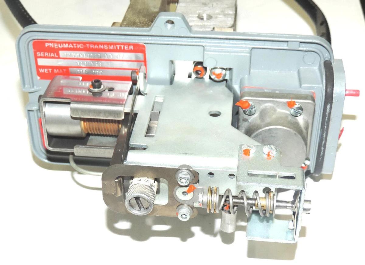 Used TAYLOR 323T MEDIUM RANGE PNEUMATIC TRANSMITTER 323TD00263-10-87 W/ 2 316-L SEALS
