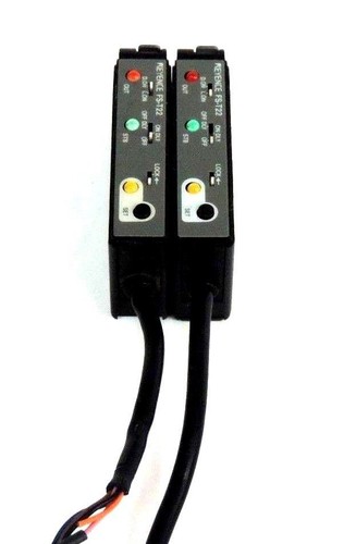 Used 2 KEYENCE FS-T22 SENSORS FST22