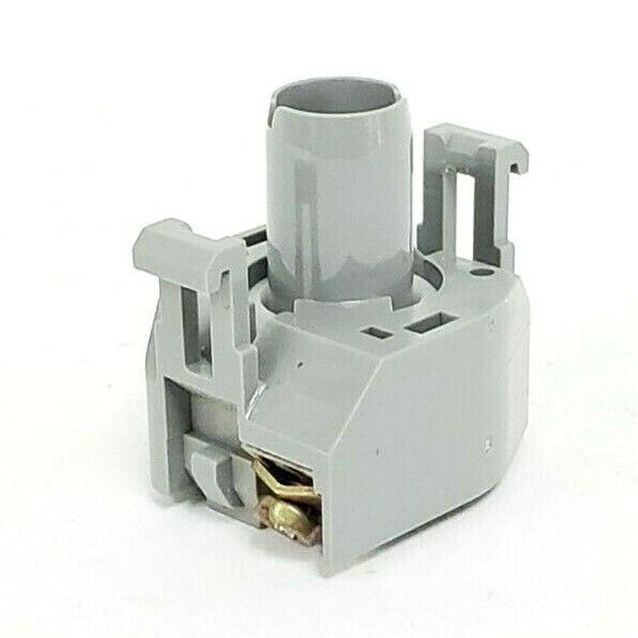 Used EAO 704.950.0 LAMP SOCKET 380V/2.4W