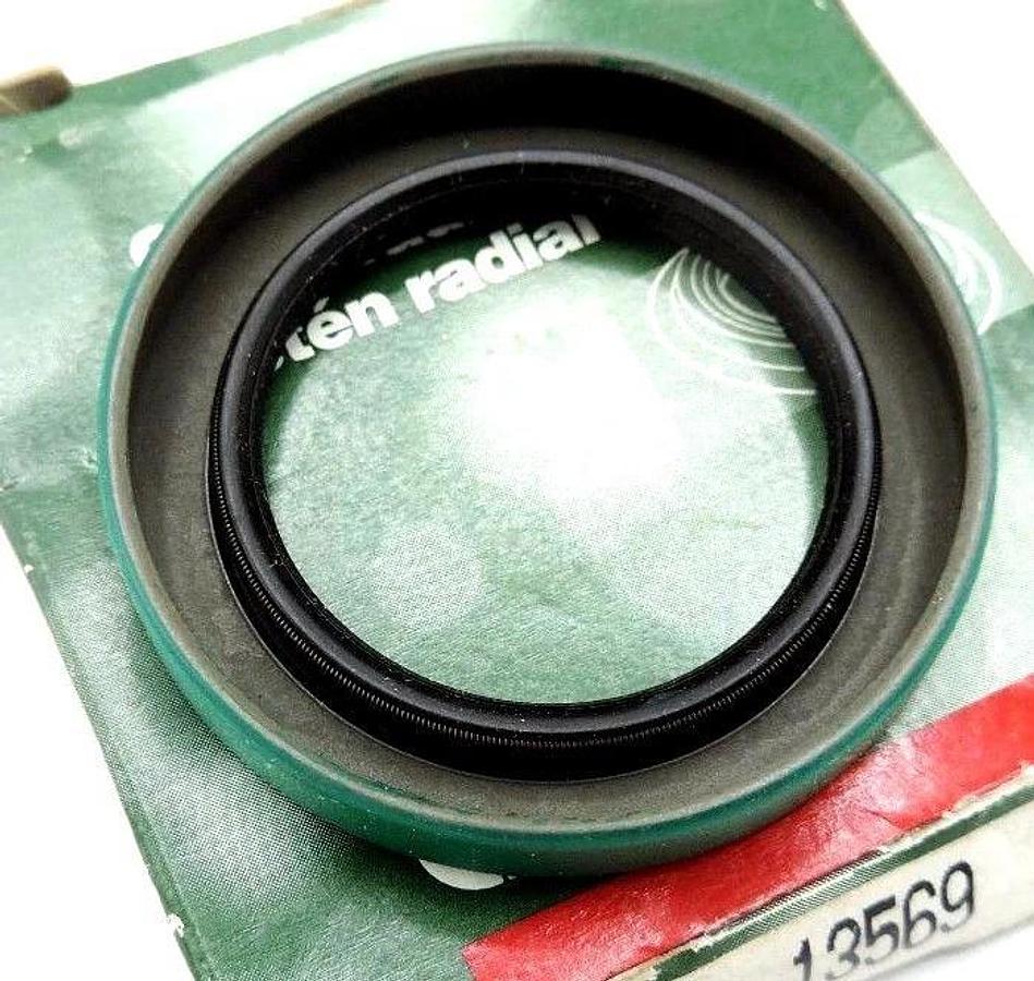 NIB CHICAGO RAWHIDE 13569 OIL SEAL