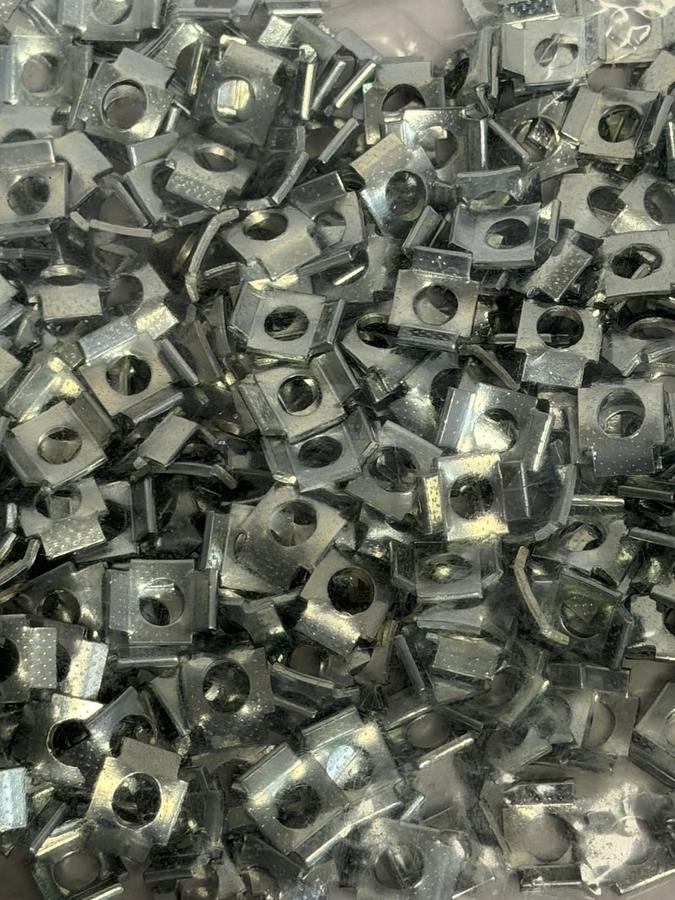 Used LOT OF 483 NEW EATON 507C157H01 REPLACEMENT CLAMPS