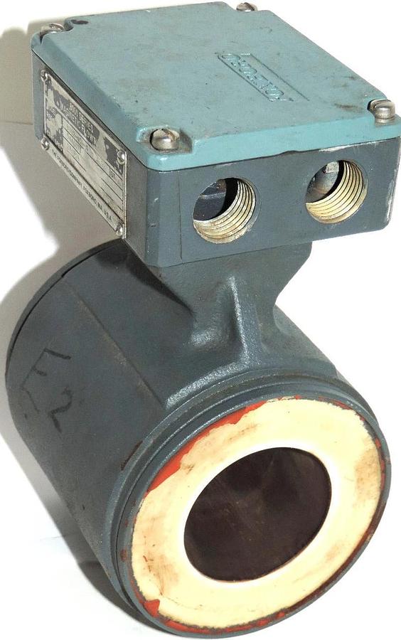 Used FOXBORO 8000 SERIES 8002-WCR-A ST: A MAGNETIC FLOW TUBE 2" INNER DIMENSION