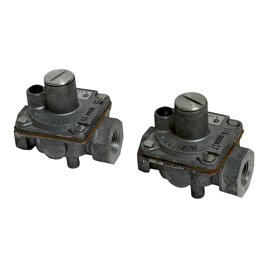 Used Lot of 2 Maxitrol RV20L Gas Pressure Regulator 1/4" NPT 1/2 PSIG 2.8"-5.2" WC